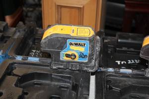 lot 158 image: DeWalt 6V 3 Beam Laser Pointer DW083CG