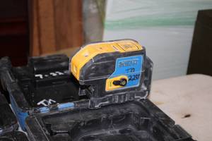 lot 160 image: DeWalt 6V 3 Beam Laser Pointer DW083CG