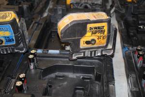 lot 163 image: DeWalt 6V 3 Beam Laser Pointer DW083