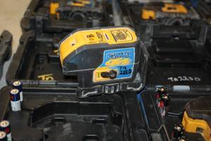 lot 164 image: DeWalt 6V 3 Beam Laser Pointer DW083CG