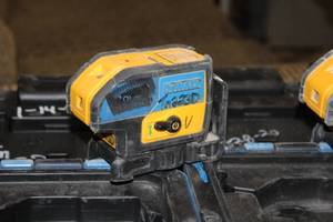 lot 172 image: DeWalt 6V 3 Beam Laser Pointer DW083CG