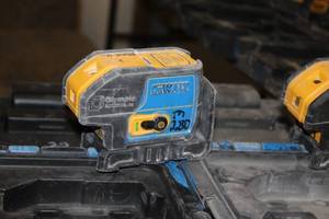 lot 173 image: DeWalt 6V 3 Beam Laser Pointer DW083CG
