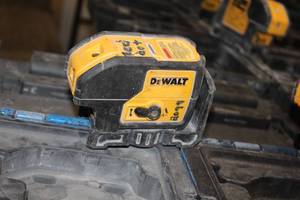 lot 174 image: DeWalt 6V 3 Beam Laser Pointer DW083