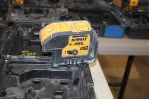 lot 176 image: DeWalt 6V 3 Beam Laser Pointer DW083