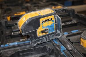 lot 178 image: DeWalt 6V 3 Beam Laser Pointer DW083CG