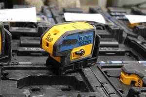 lot 183 image: DeWalt 6V 3 Beam Laser Pointer DW083