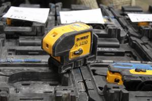 lot 184 image: DeWalt 6V 3 Beam Laser Pointer DW083