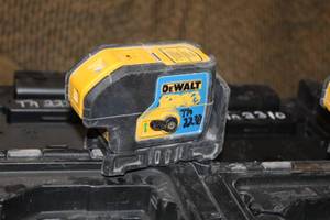 lot 186 image: DeWalt 6V 3 Beam Laser Pointer DW083CG