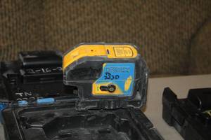 lot 188 image: DeWalt 6V 3 Beam Laser Pointer DW083CG
