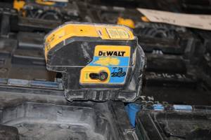 lot 190 image: DeWalt 6V 3 Beam Laser Pointer DW083CG