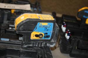 lot 192 image: DeWalt 6V 3 Beam Laser Pointer DW083