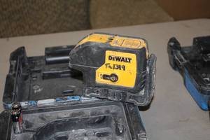lot 194 image: DeWalt 6V 3 Beam Laser Pointer DW083