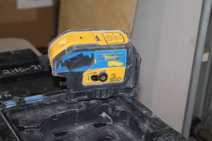 lot 195 image: DeWalt 6V 3 Beam Laser Pointer DW083CG