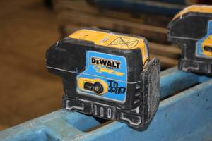 lot 197 image: DeWalt 6V 3 Beam Laser Pointer DW083CG
