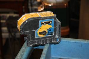 lot 198 image: DeWalt 6V 3 Beam Laser Pointer DW083CG