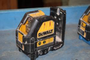 lot 202 image: DeWalt 6V-12V Laser DW088LG