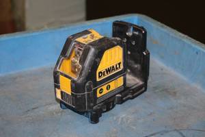 lot 204 image: DeWalt 6V-12V Laser DW088LG