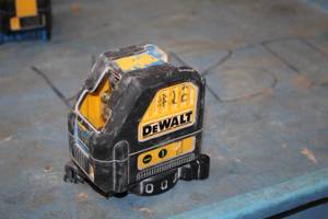 lot 205 image: DeWalt 6V-12V Laser DW088LG
