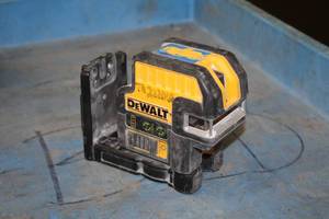 lot 206 image: DeWalt 6V-12V Laser DW0822LG