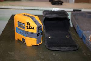 lot 208 image: Fluke Pacific Laser System PLS Cordless 3 Point RedGreen Laser PLS3G