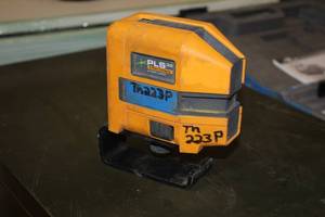 lot 209 image: Fluke Pacific Laser System PLS Cordless 3 Point RedGreen Laser PLS3G