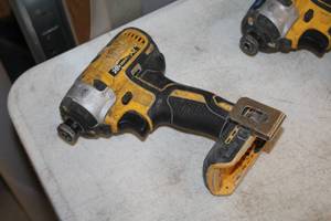 lot 217 image: DeWalt 14 (6mm) 20V 5Ah Impact Driver DCF887