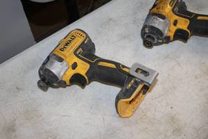 lot 218 image: DeWalt 14 (6mm) 20V 5Ah Impact Driver DCF887