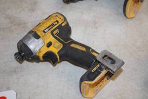 lot 223 image: DeWalt 14 (6mm) 20V 5Ah Impact Driver DCF887