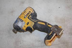 lot 224 image: DeWalt 14 (6mm) 20V 5Ah Impact Driver DCF887