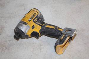 lot 226 image: DeWalt 14 (6mm) 20V 5Ah Impact Driver DCF887