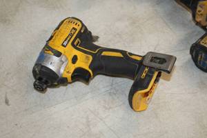 lot 227 image: DeWalt 14 (6mm) 20V 5Ah Impact Driver DCF887