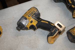 lot 228 image: DeWalt 14 (6mm) 20V 5Ah Impact Driver DCF887