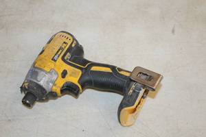 lot 230 image: DeWalt 14 (6mm) 20V Impact Driver DCF886