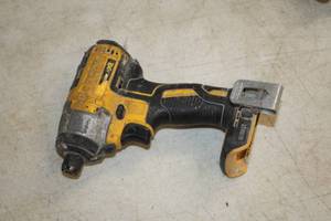 lot 232 image: DeWalt 14 (6mm) 20V Impact Driver DCF886