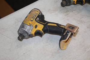 lot 235 image: DeWalt 14 (6mm) 20V Impact Driver DCF886