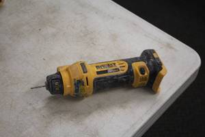 lot 240 image: DeWalt 20V Cut-Out Tool DCS551