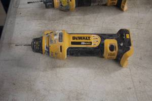 lot 243 image: DeWalt 20V Cut-Out Tool DCS551
