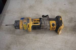 lot 244 image: DeWalt 20V Cut-Out Tool DCS551