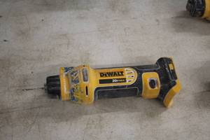 lot 246 image: DeWalt 20V Cut-Out Tool DCS551