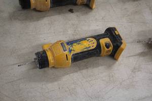 lot 247 image: DeWalt 20V Cut-Out Tool DCS551