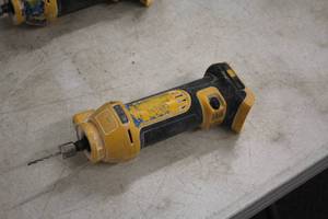 lot 249 image: DeWalt 20V Cut-Out Tool DCS551