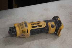 lot 250 image: DeWalt 20V Cut-Out Tool DCS551