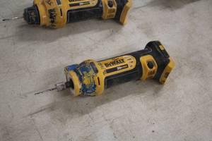 lot 251 image: DeWalt 20V Cut-Out Tool DCS551