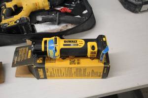 lot 254 image: DeWalt 20V Cut-Out Tool DCS551 (Almost New)