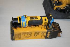 lot 255 image: DeWalt 20V Cut-Out Tool DCS551 (Almost New)