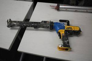 lot 267 image: DeWalt 20V Adhesive Gun DCE580