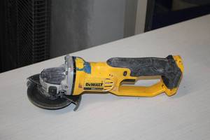 lot 271 image: DeWalt 4-12 (115mm) 20V Grinder DCS412