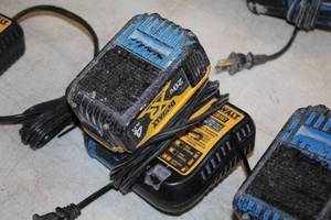lot 290 image: DeWalt 12V Max  20V Max Lithium Ion Charger DCB107 with DeWalt 20V 4Ah Battery