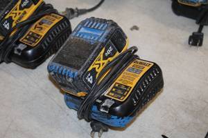 lot 291 image: DeWalt 12V Max  20V Max Lithium Ion Charger DCB107 with DeWalt 20V 4Ah Battery
