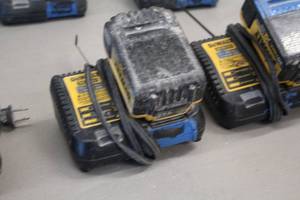 lot 302 image: DeWalt 12V Max  20V Max Lithium Ion Charger DCB115 with DeWalt 20V Max XR Lithium Ion Battery